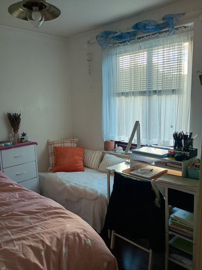 Leith - Free single room for Female professional  Main Photo