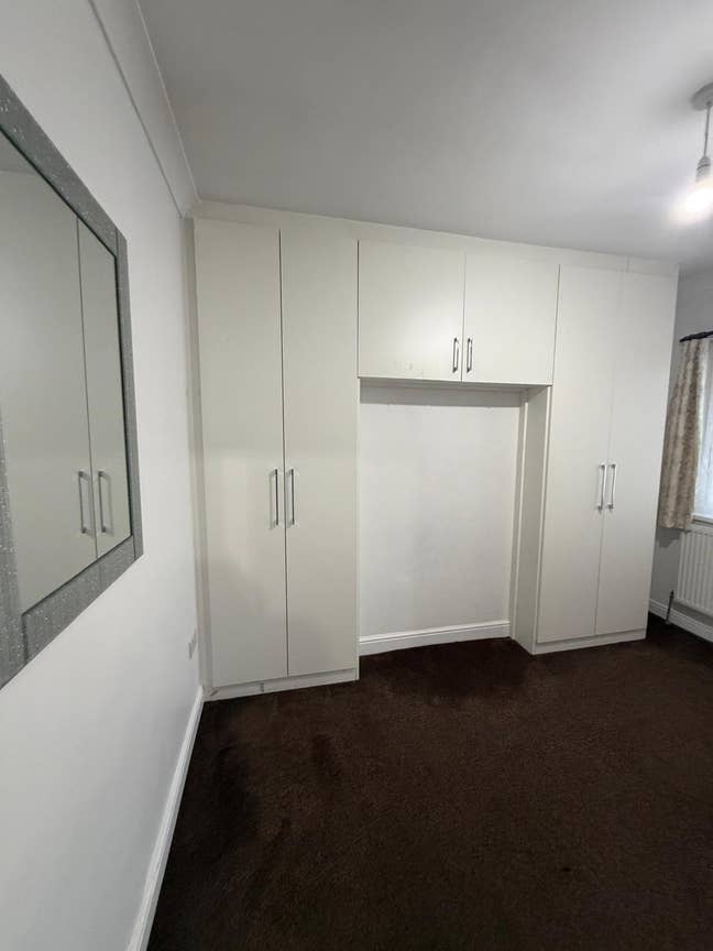 King Size Sharing Room Available  Main Photo