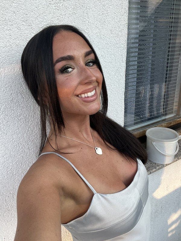 Professional Female seeks a double room Main Photo