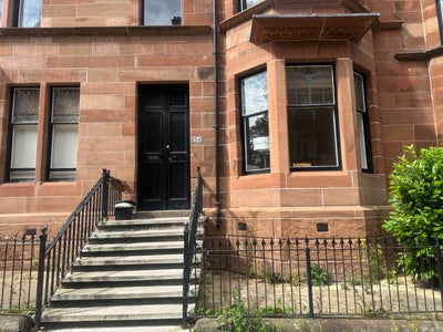 Spacious 4-Bedroom Main Door Flat in West End Main Photo