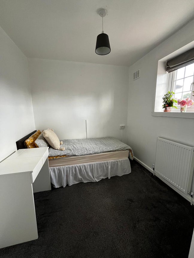 Room Available for Rent – &pound;500 per Month Main Photo