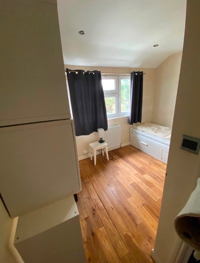 Single Room In Friendly Social House Main Photo