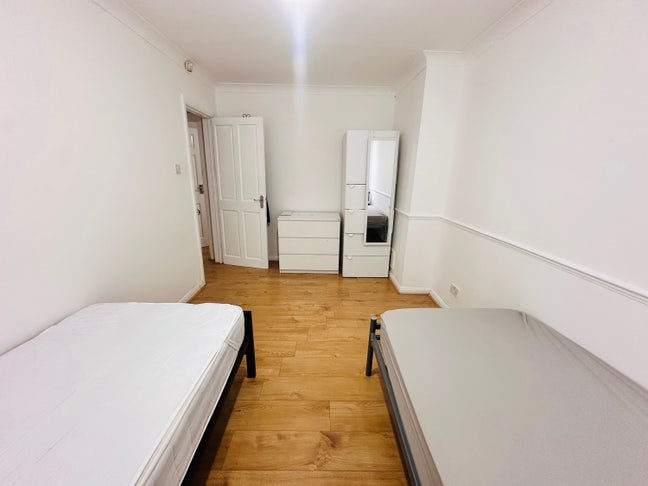 Large Double Room for rent  Main Photo