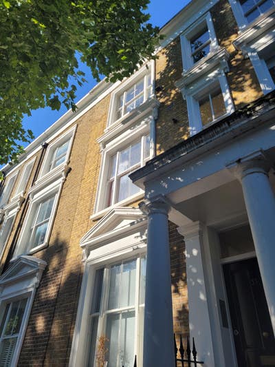 Bright & Spacious One-Bedroom Flat in Prime Earl's Main Photo
