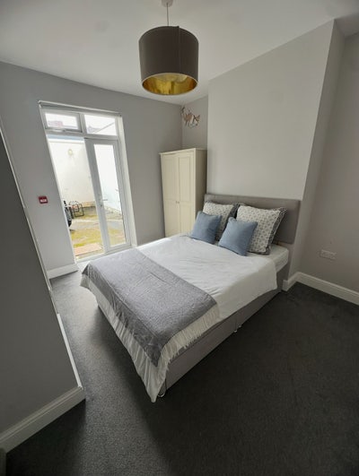 Ava - July - ground floor rear room ensuite  Main Photo
