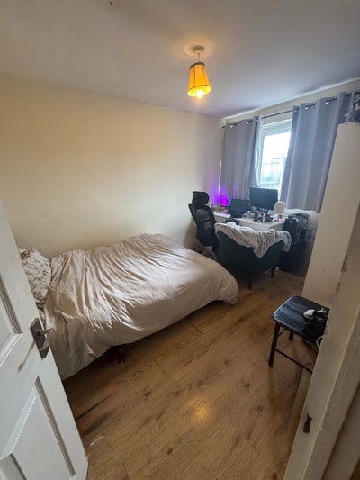 Bright double room in friendly student flat Main Photo