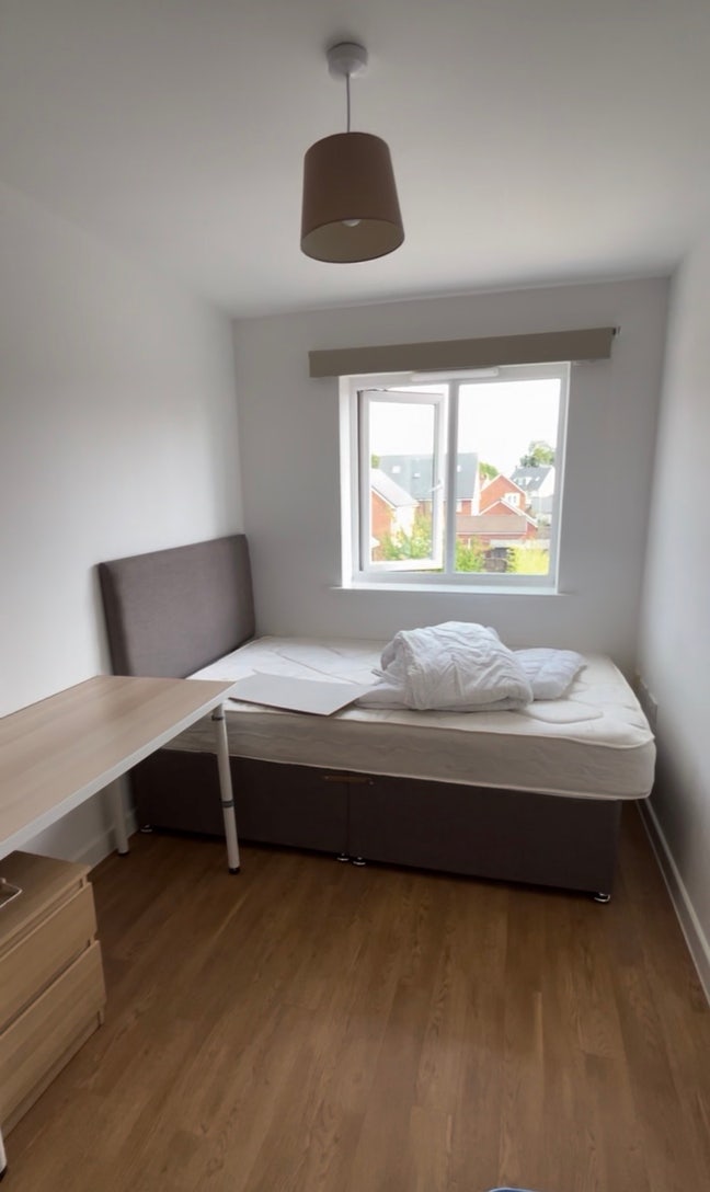 🏡 1 Room Available- Stoke Park Main Photo