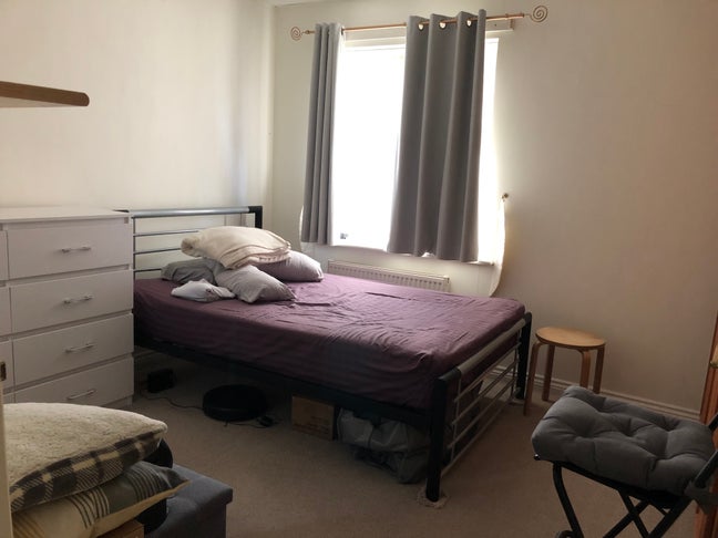 Double with shower + study, close to the hospital Main Photo