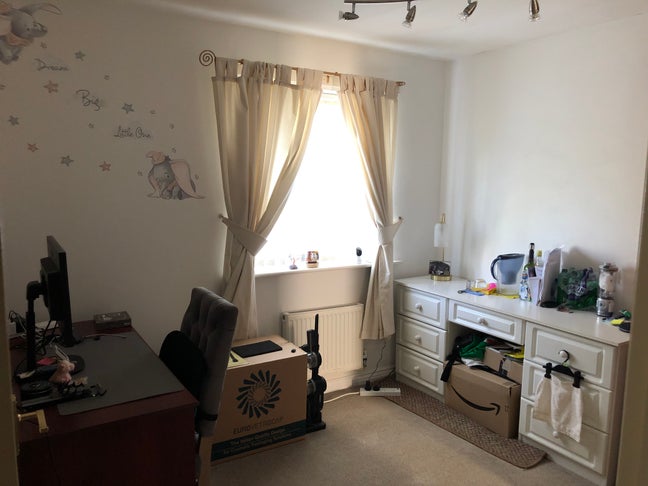 Double with shower + study, close to the hospital Main Photo