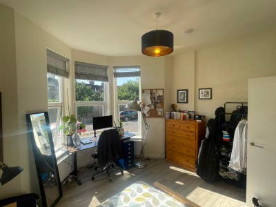 Large Double Room with Bay Window in Finsbury Park Main Photo
