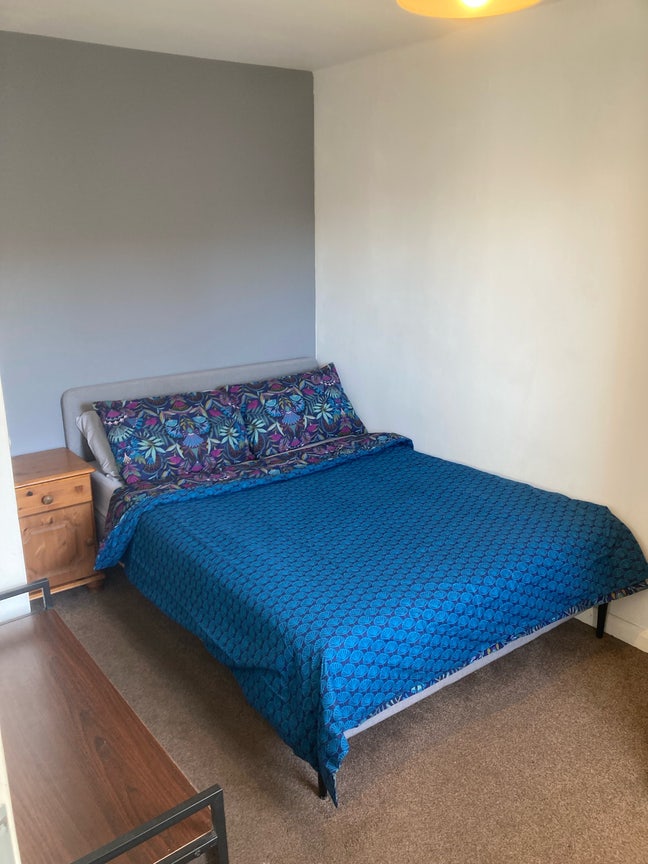 Double room in friendly house share Main Photo