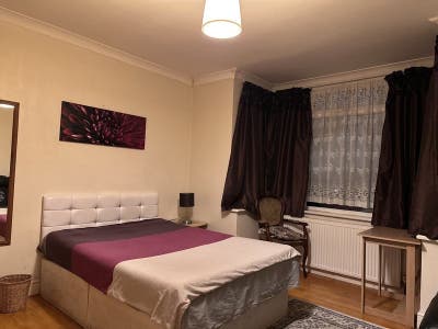 A fully furnished large double room in Hayes Main Photo