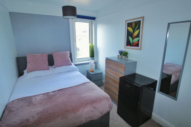 Spacious Double Room | Bills Included Main Photo