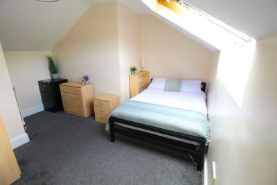 &pound;100 off First Month Rent | Furnished Double Room Main Photo