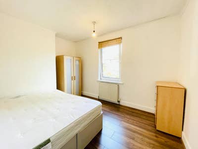 Room available E11 Main Photo