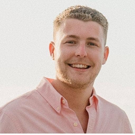 Professional male looking for nice room to stay  Main Photo