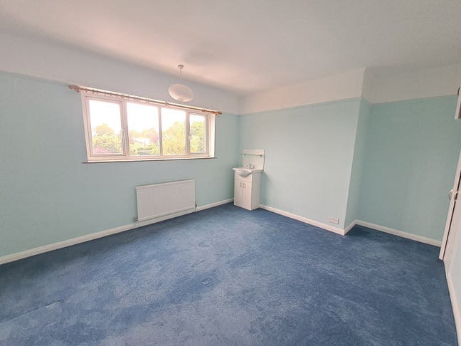  Spacious  Property  -  Couple  or  2xFriends  Main Photo