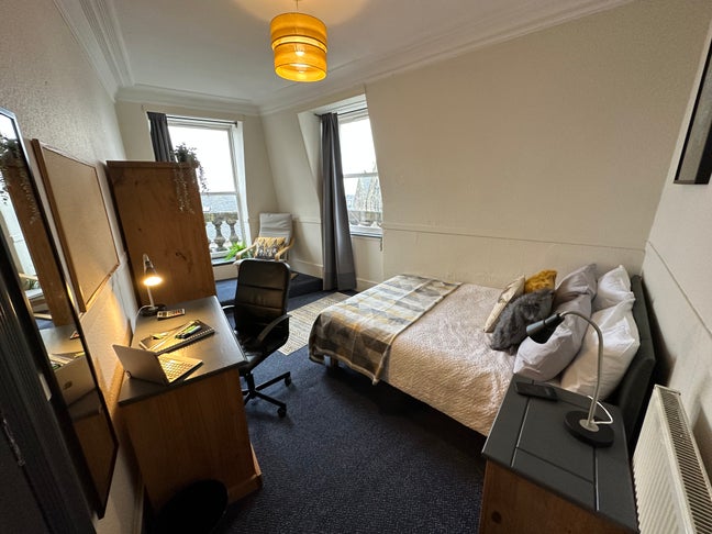 Room in Large House next to Dundee University Main Photo