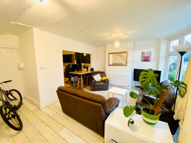 REDUCED 6 Bed  🏡Share- Near The Christie Main Photo