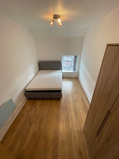 Double Bedroom - Shared bathroom with 1 person Main Photo