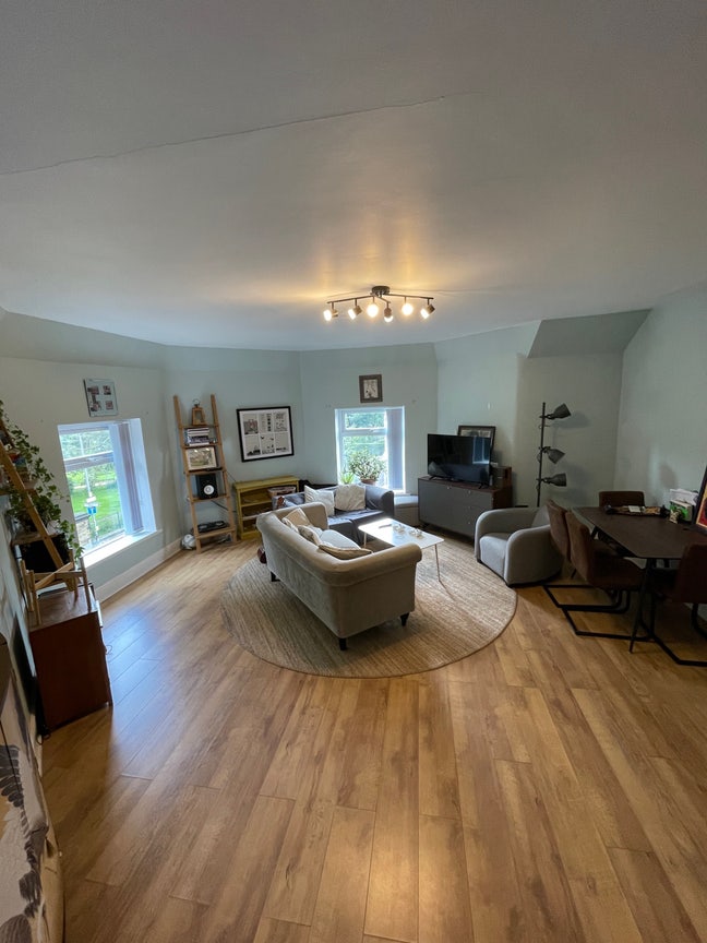 Double Bedroom - Shared bathroom with 1 person Main Photo