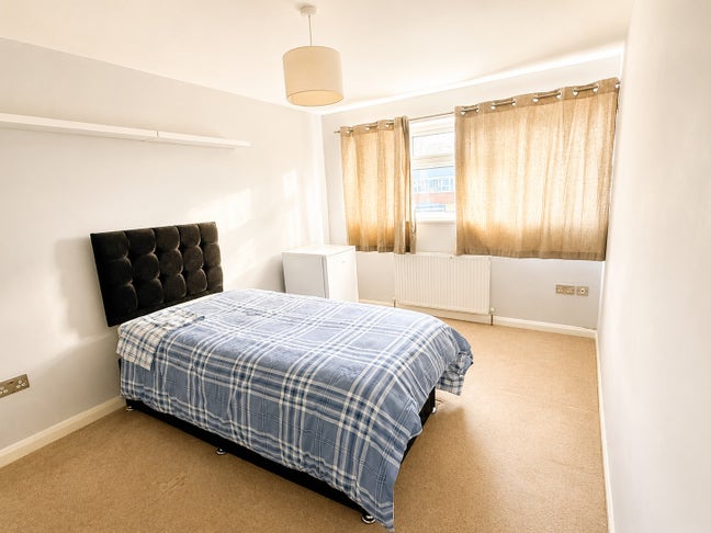 🏡 Spacious Double Room in Mill Hill (NW7) | 1 min Main Photo