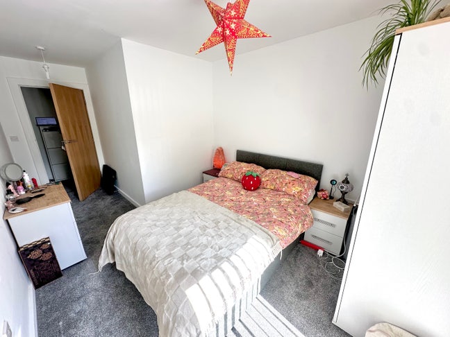 Room available in cute MediaCity flat ☀️ Main Photo