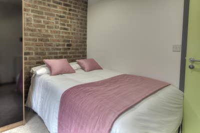 Rooms available in fantastic 6 bedroom house! Main Photo
