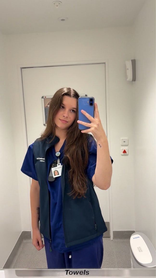 I am a professional female aged 22. I am look... Main Photo