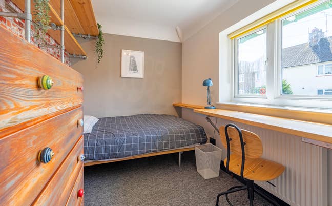 Double room · bills inc · parking · available Aug Main Photo