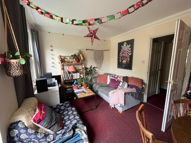  1 Bedroom in Friendly City Centre House Main Photo