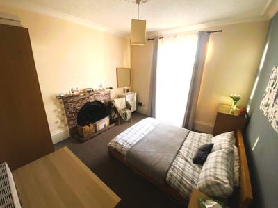 2 Spacious double rooms - One with TV  Main Photo