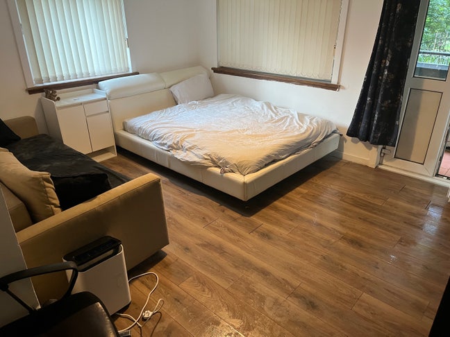 City Centre Very Large Room Available Main Photo