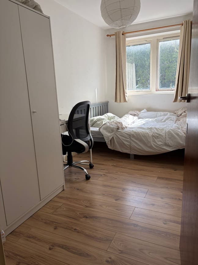 Cosy room in friendly Bethnal Green flat Main Photo