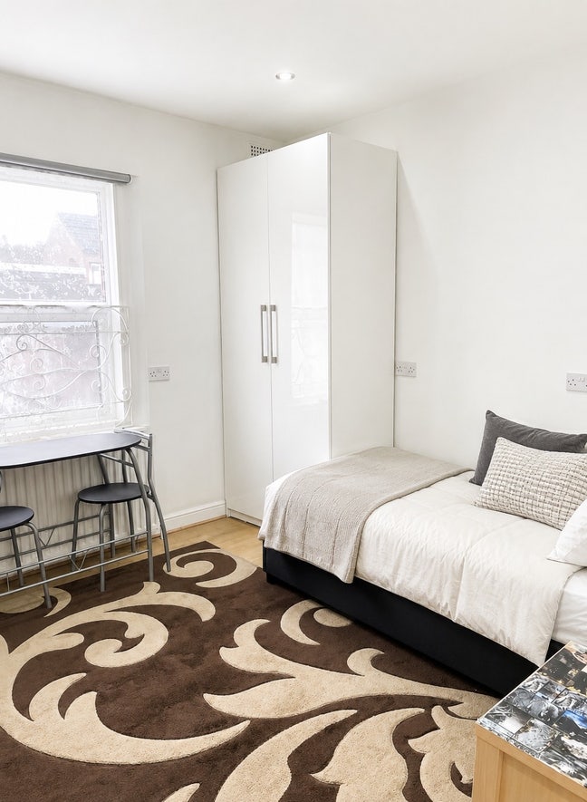 Refurbished and Modernised Studio West Hendon Main Photo