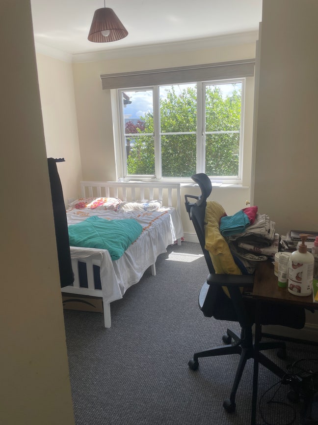 Two bed property / two ensuites with all bills inc Main Photo