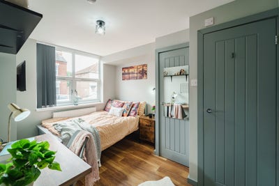  5  Bed  (ensuite)House,  Humber  Avenue  CV1  Main Photo