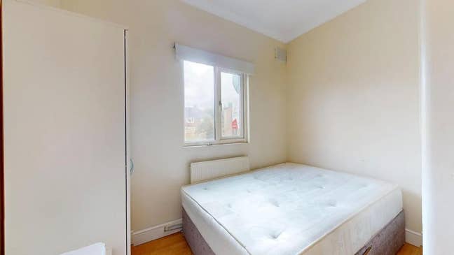 Double Room available To Rent Main Photo
