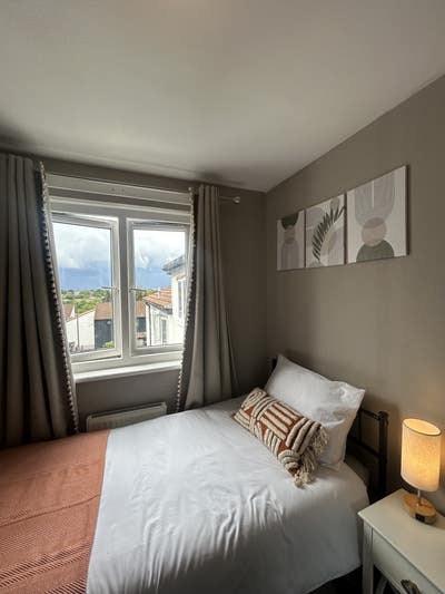 Modern London Stay | Smart TV + Luxury Bathrooms Main Photo