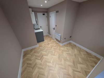 Room in Shared house Ford Road Woking GU22 Main Photo