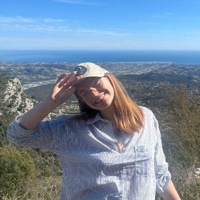Liz (F 21) looking for househare  Main Photo