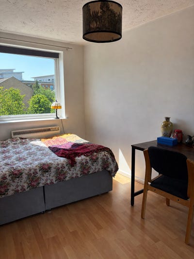 Spacious Double Room in E16 Main Photo