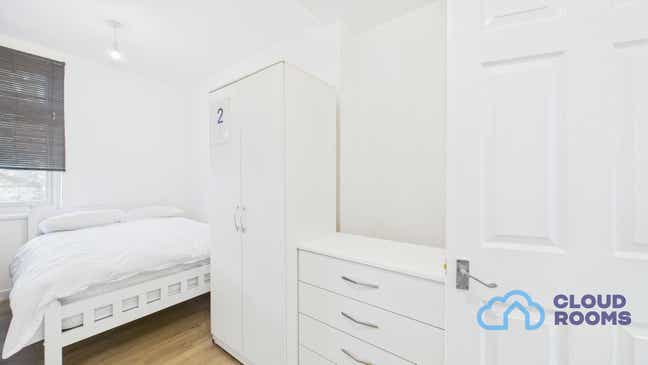 Semi Kitchen & EnSuite – SE12 🏠Greenwich / Eltham Main Photo