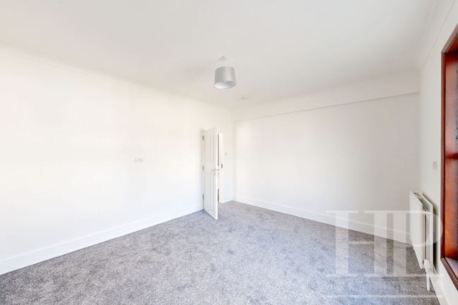 1 Bedroom House Share, Balcombe Road, Horley, RH6 Main Photo