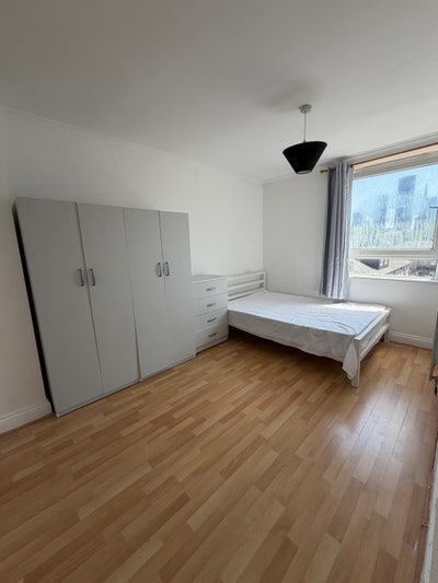 2 Lovely Room | 5 min to DLR 🚂| Bills Incl Main Photo