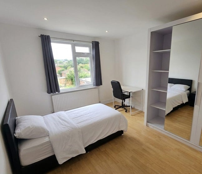 Newly refurbishex Double room for rent Main Photo