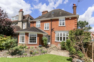 🎋🌳Woodside Cottage - Wimbledon 🏡 Main Photo