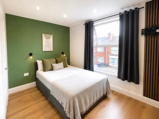 1 Studio Room to Rent- Available Now Main Photo