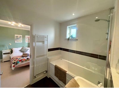 Comfortable en-suite - central Cirencester Main Photo