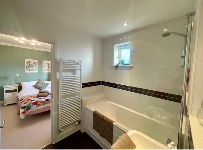 Comfortable en-suite - central Cirencester Main Photo